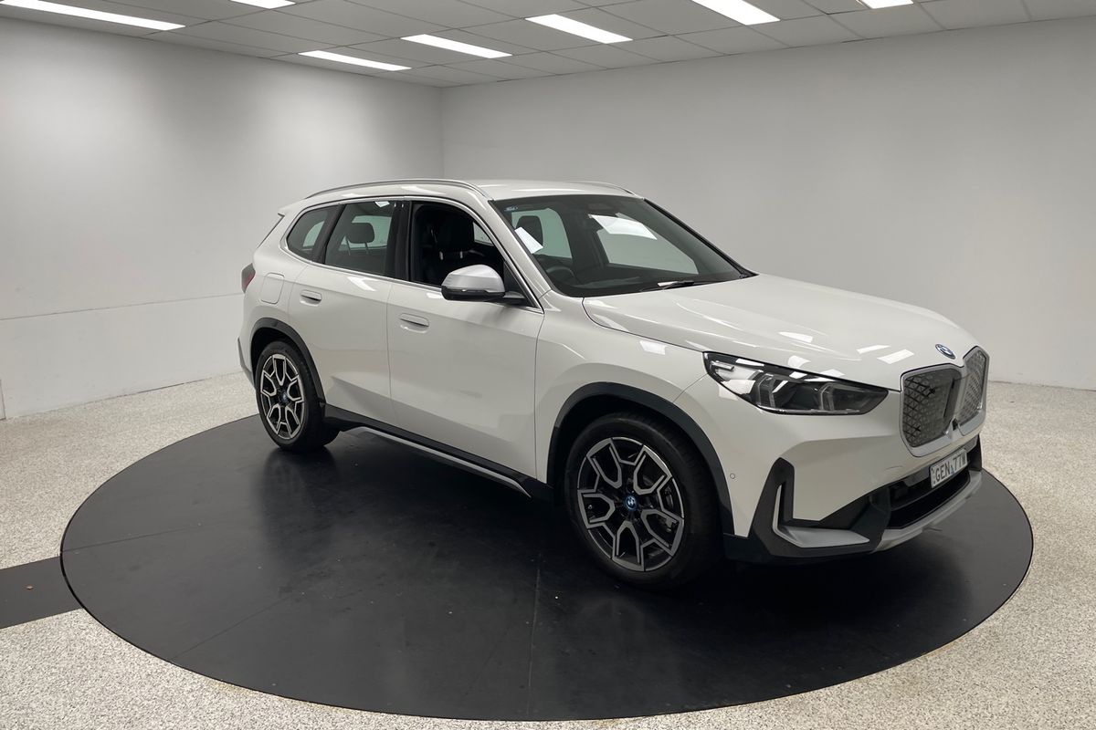 2025 BMW iX1 xDrive30 xLine U11