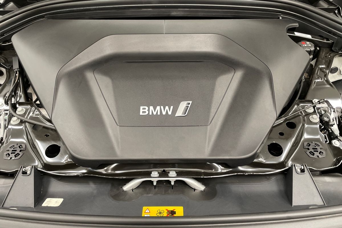2025 BMW iX1 xDrive30 xLine U11