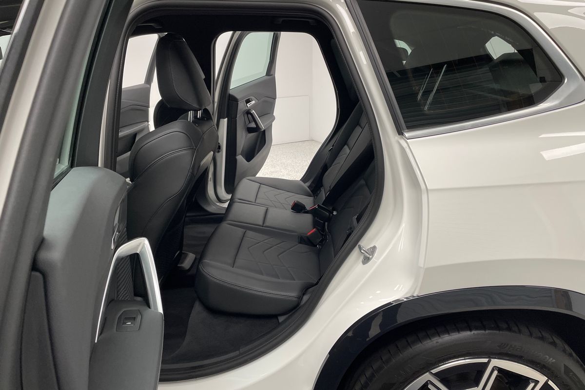 2025 BMW iX1 xDrive30 xLine U11
