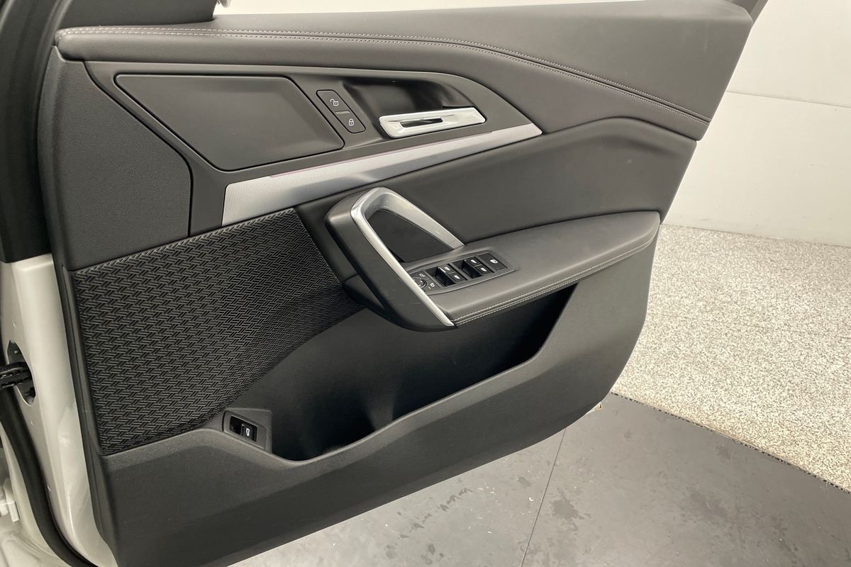 2025 BMW iX1 xDrive30 xLine U11