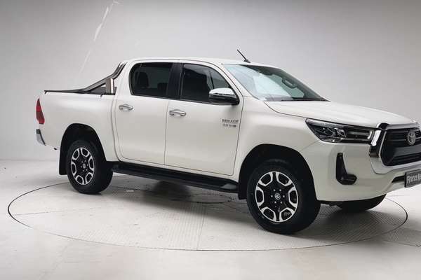 2021 Toyota Hilux SR5 GUN126R 4X4 thumb-1