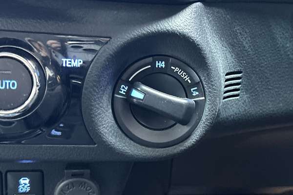 2021 Toyota Hilux SR5 GUN126R 4X4 thumb-16
