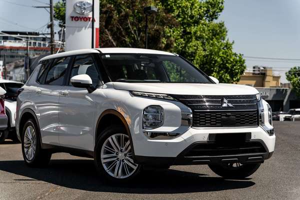2023 Mitsubishi Outlander ES ZM