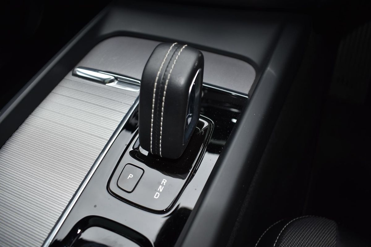 2021 Volvo XC60 B6 R-Design