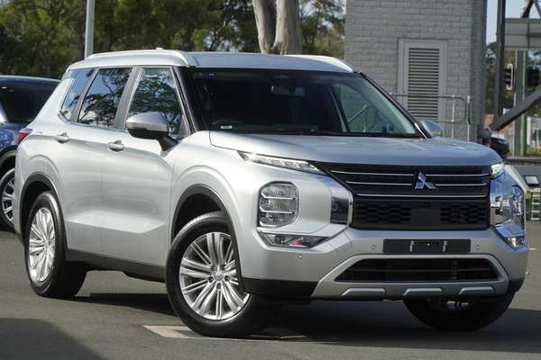 2024 Mitsubishi Outlander LS ZM