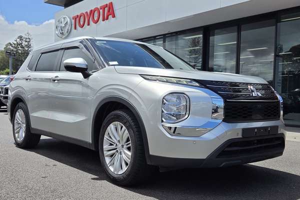 2022 Mitsubishi Outlander ES ZM