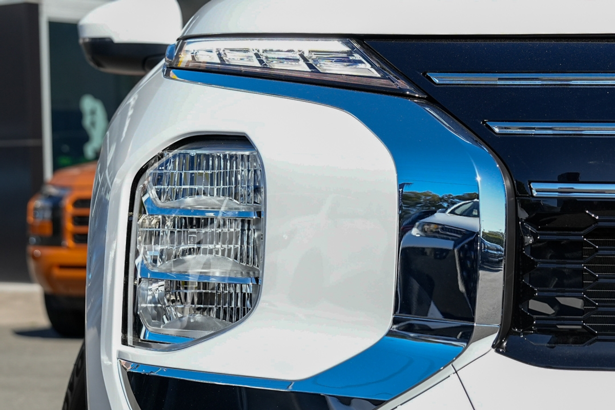 2026 Mitsubishi Outlander ES ZM