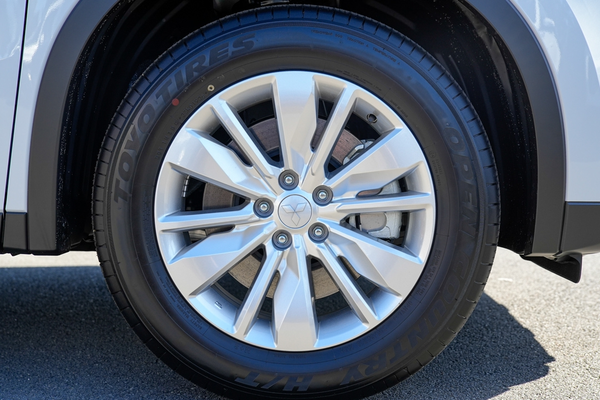 2026 Mitsubishi Outlander ES ZM thumb-3