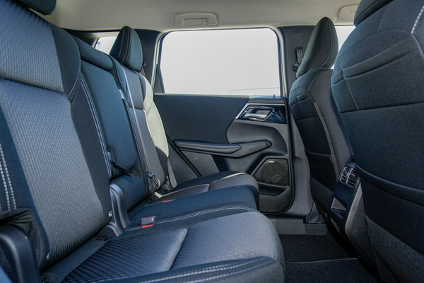 2026 Mitsubishi Outlander ES ZM thumb-8