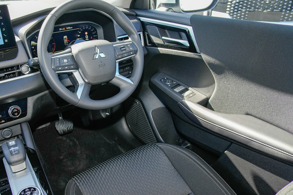 2026 Mitsubishi Outlander ES ZM thumb-18