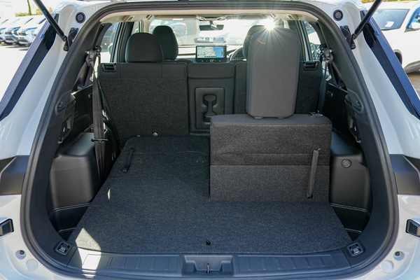 2026 Mitsubishi Outlander ES ZM thumb-19