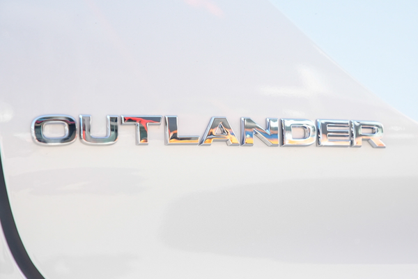 2026 Mitsubishi Outlander ES ZM thumb-20