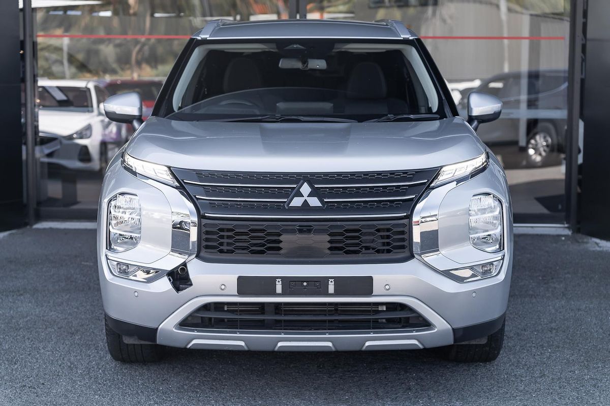 2024 Mitsubishi Outlander LS ZM