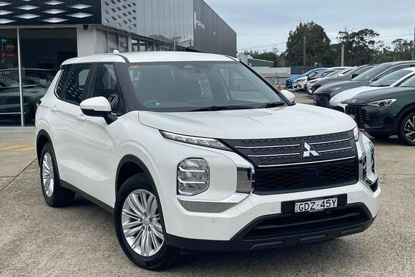 2025 Mitsubishi Outlander ES ZM