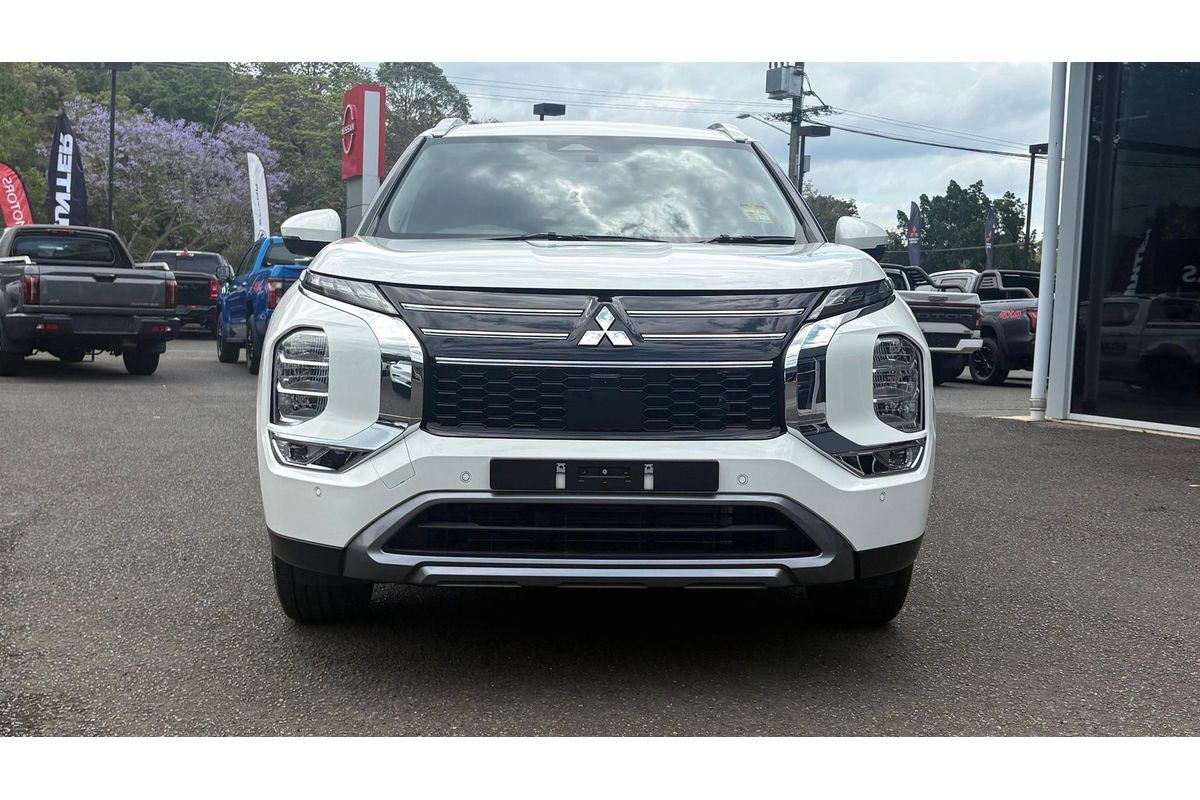 2025 Mitsubishi Outlander LS ZM