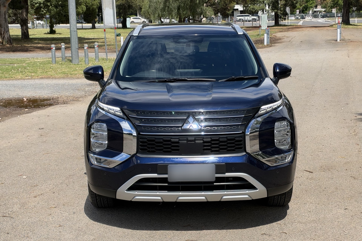 2024 Mitsubishi Outlander LS ZM
