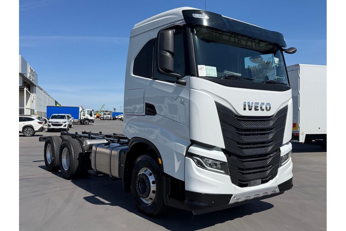2023 IVECO S-Way AS700