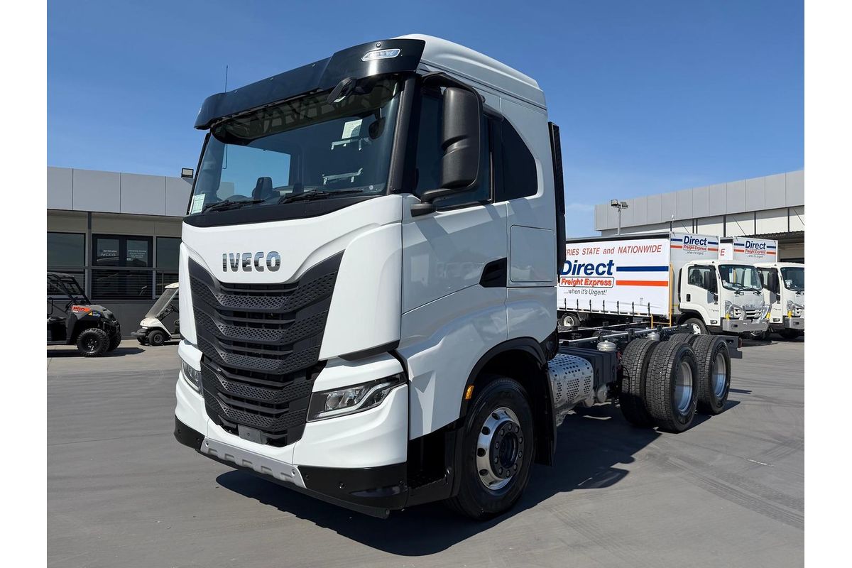 2023 IVECO S-Way AS700