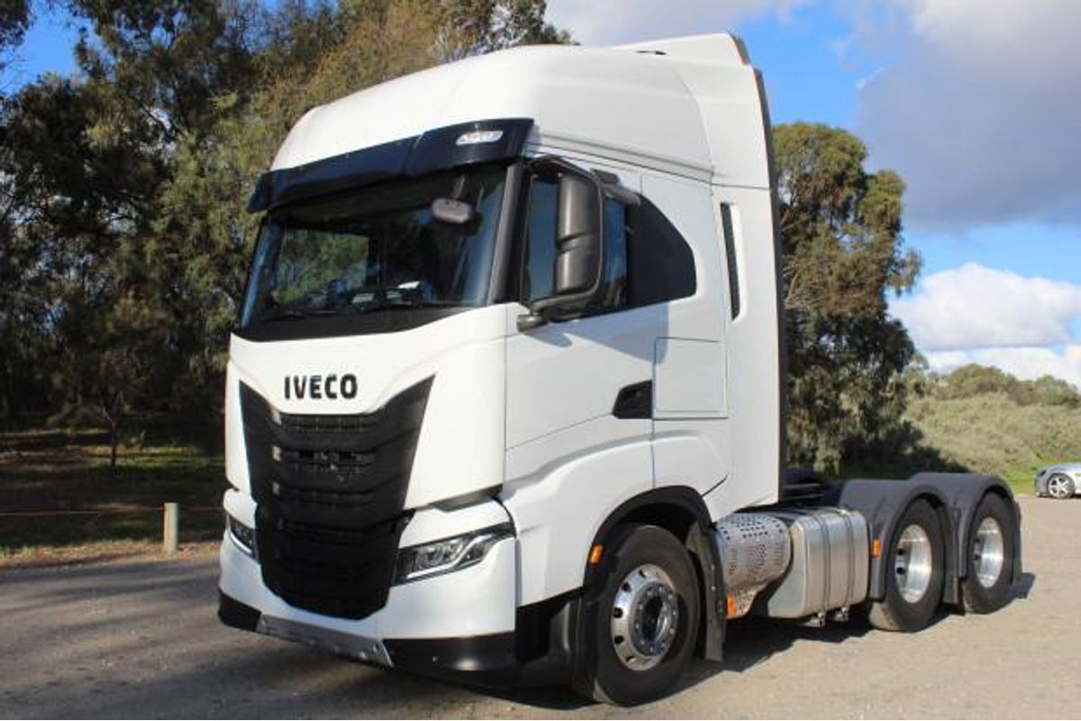 2024 IVECO S-Way As 550Hp 6X4 High Roof (3200Mm Wb)