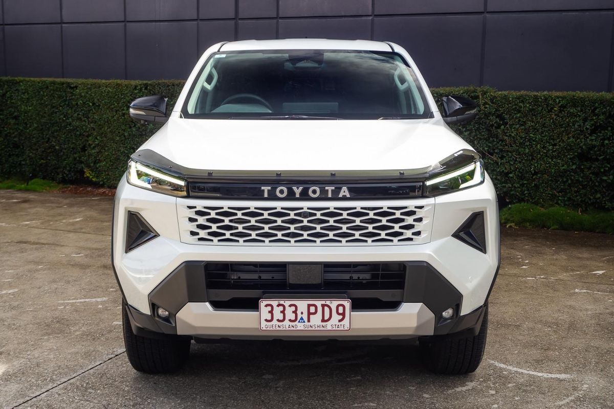 2025 Toyota Hilux SR5 48V GUN227R 4X4