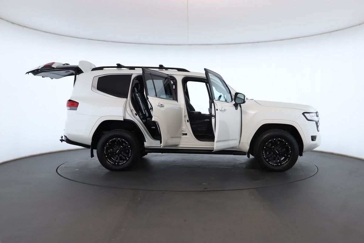 2021 Toyota Landcruiser Sahara FJA300R