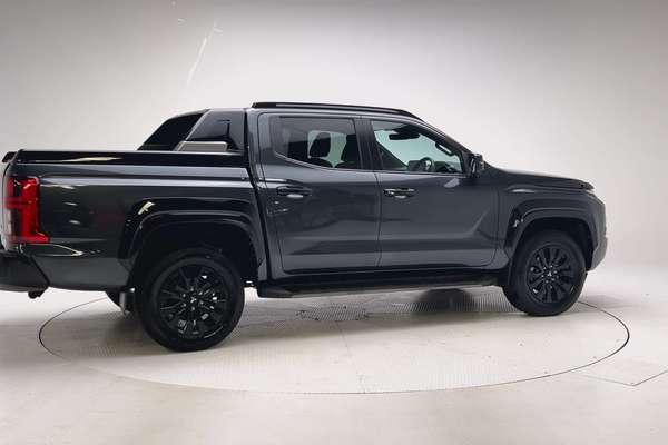 2024 Mitsubishi Triton GSR MV 4X4 thumb-2