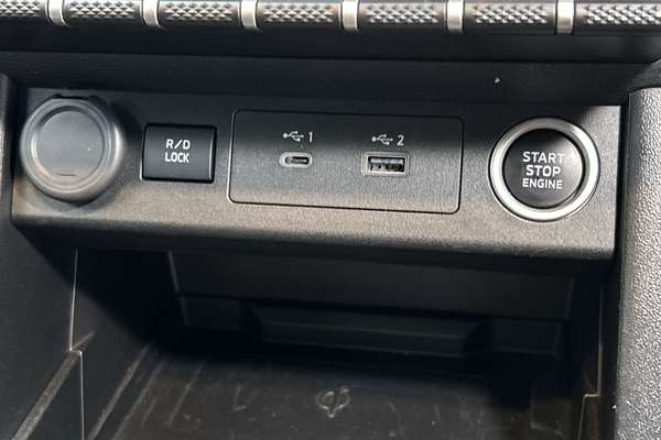 2024 Mitsubishi Triton GSR MV 4X4 thumb-16