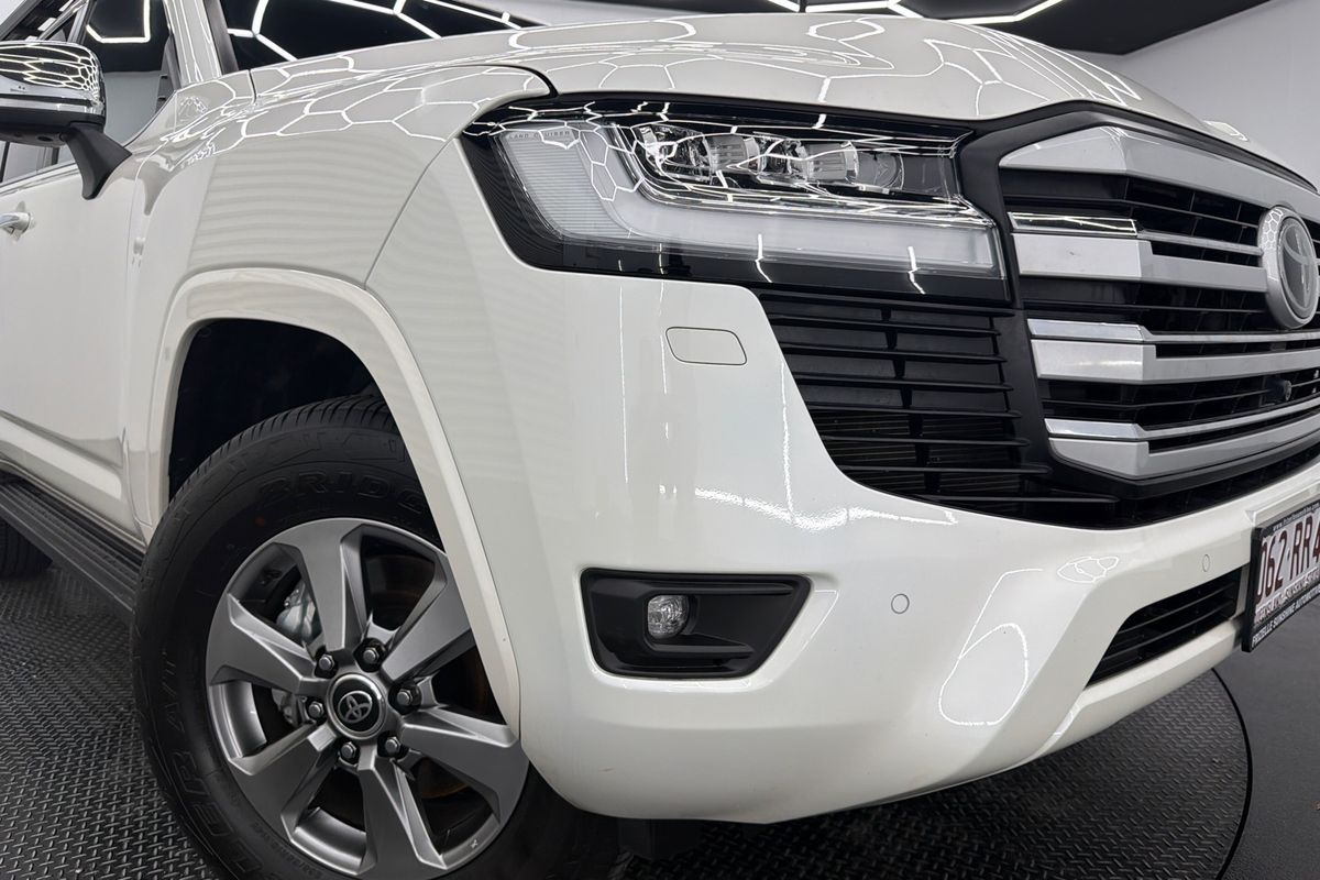 2023 Toyota Landcruiser Sahara FJA300R