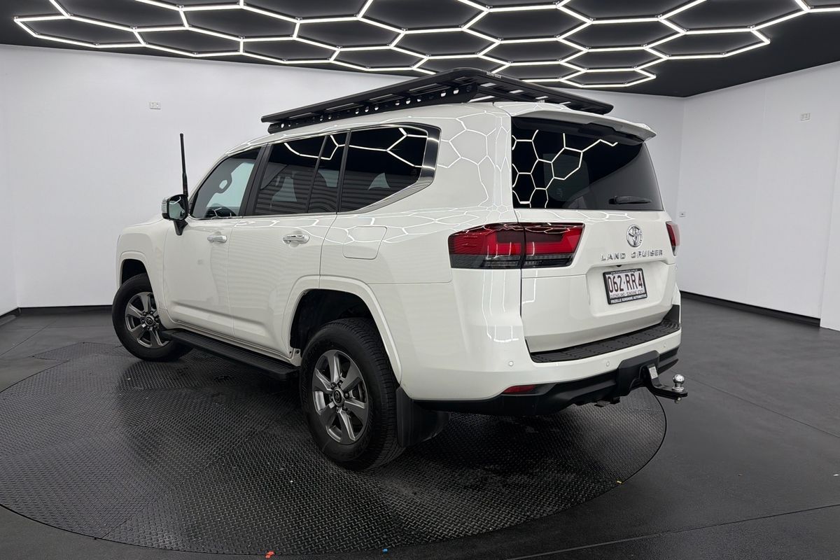 2023 Toyota Landcruiser Sahara FJA300R