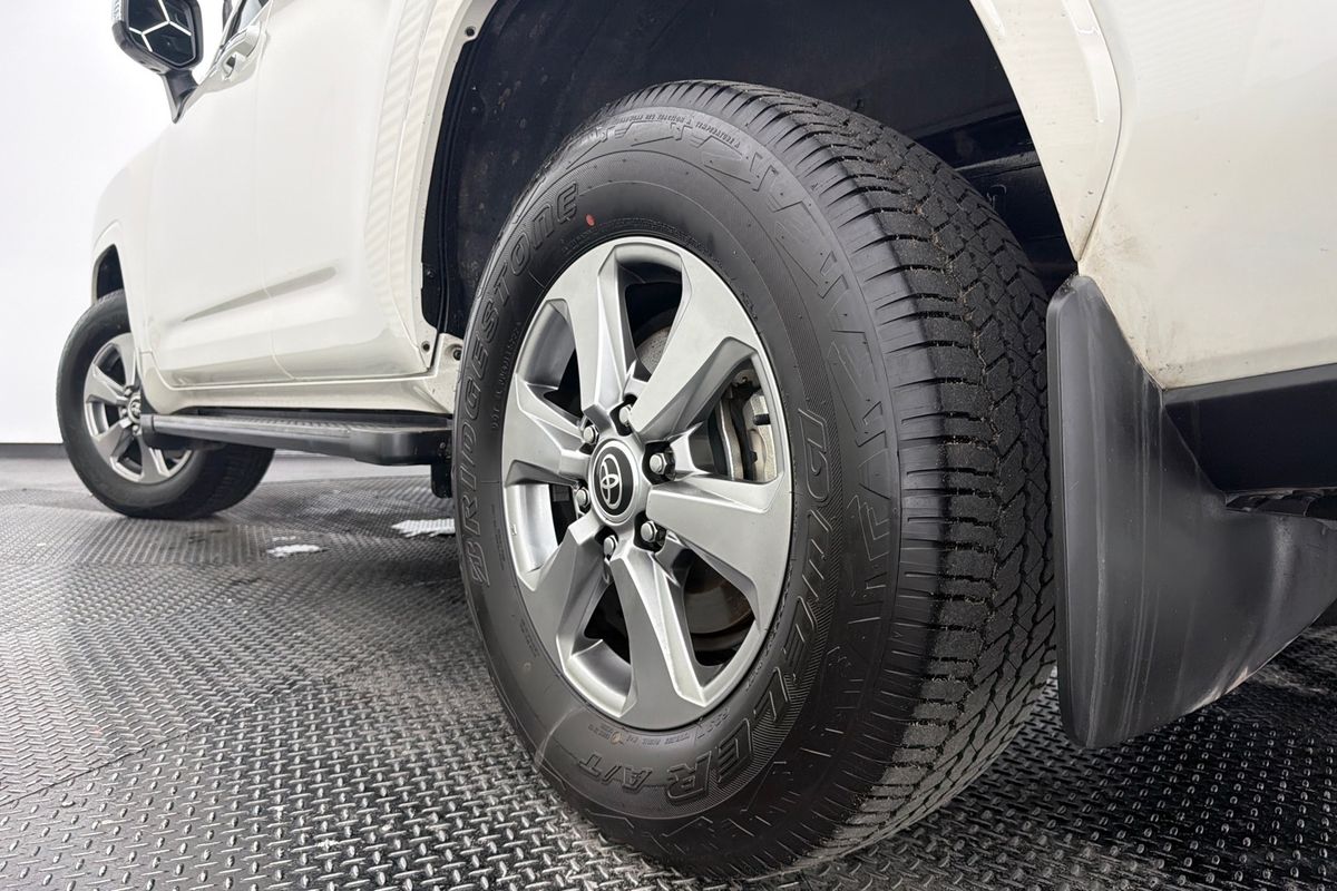 2023 Toyota Landcruiser Sahara FJA300R