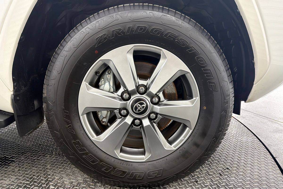 2023 Toyota Landcruiser Sahara FJA300R