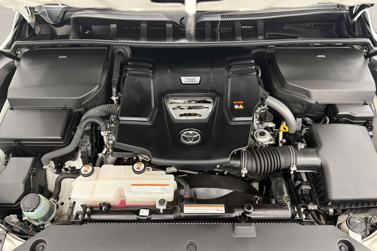 2023 Toyota Landcruiser Sahara FJA300R