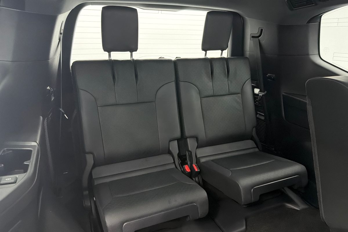 2023 Toyota Landcruiser Sahara FJA300R