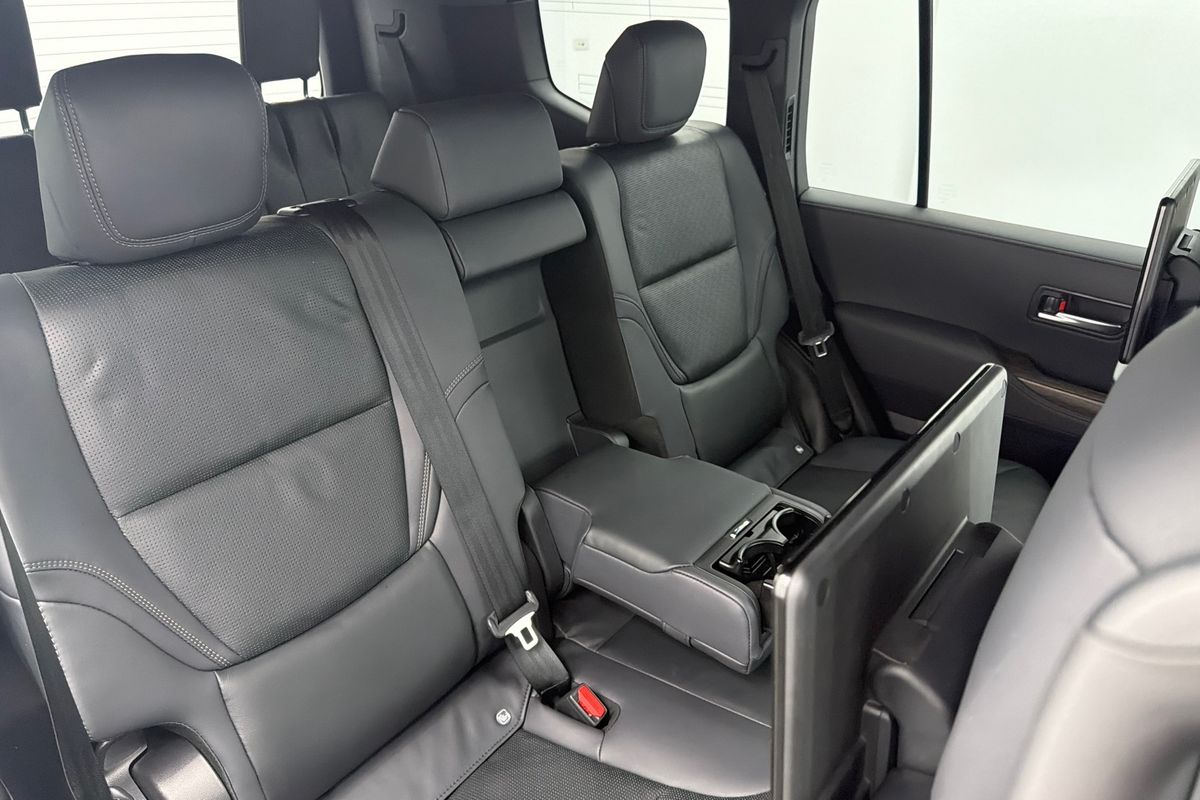 2023 Toyota Landcruiser Sahara FJA300R