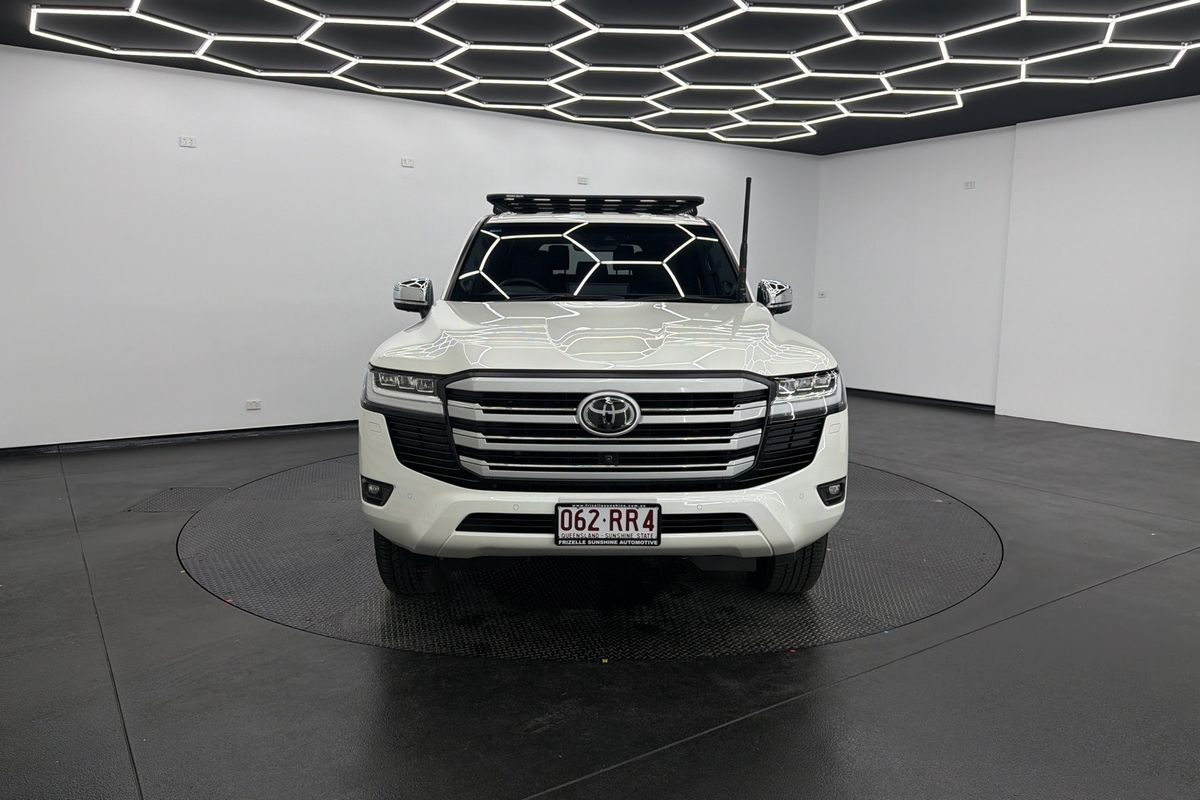 2023 Toyota Landcruiser Sahara FJA300R