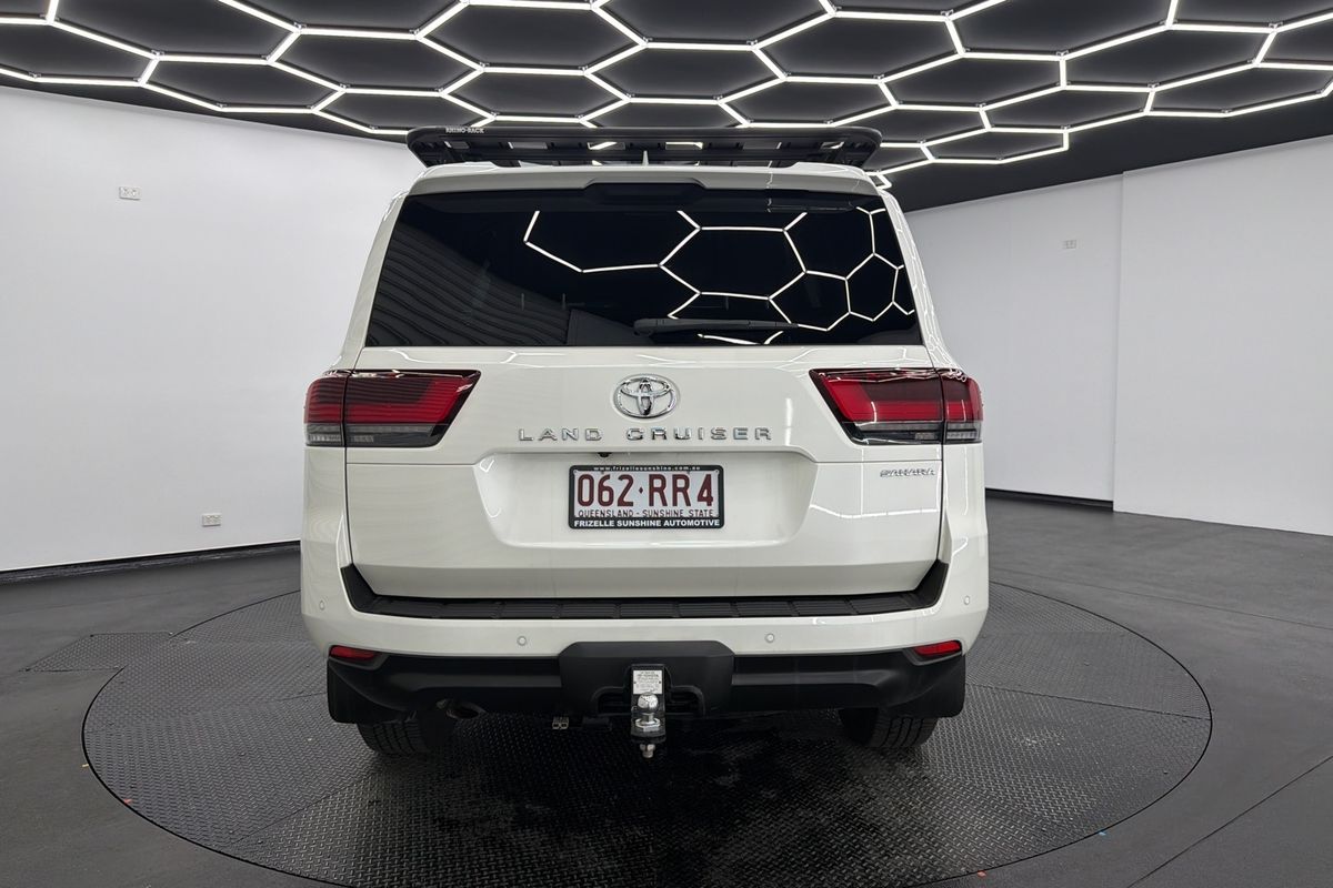 2023 Toyota Landcruiser Sahara FJA300R