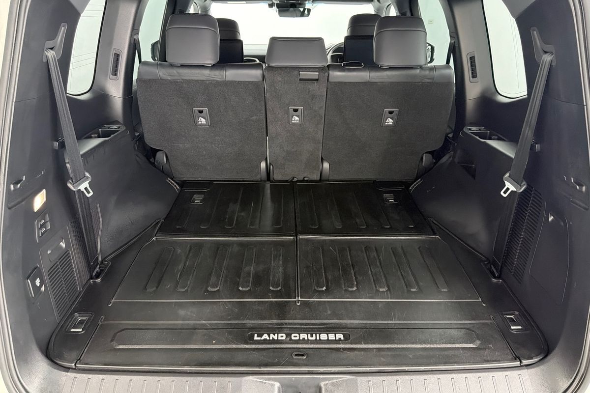 2023 Toyota Landcruiser Sahara FJA300R