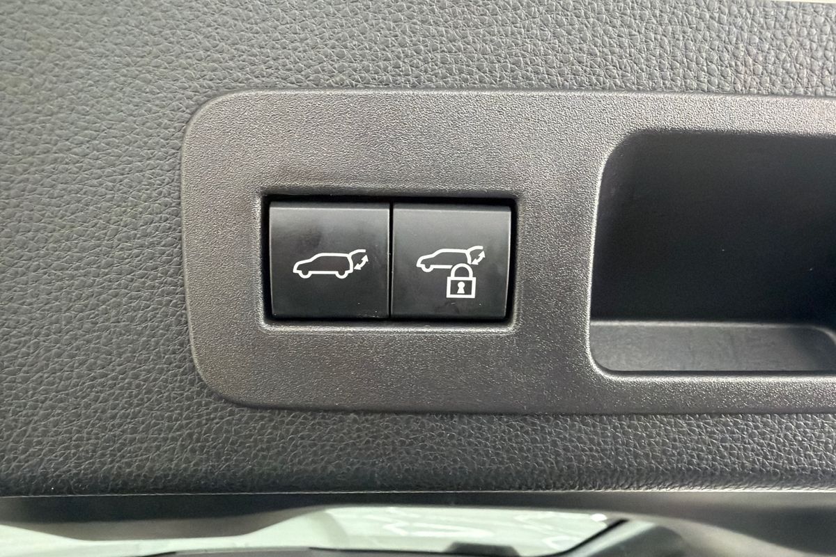 2023 Toyota Landcruiser Sahara FJA300R