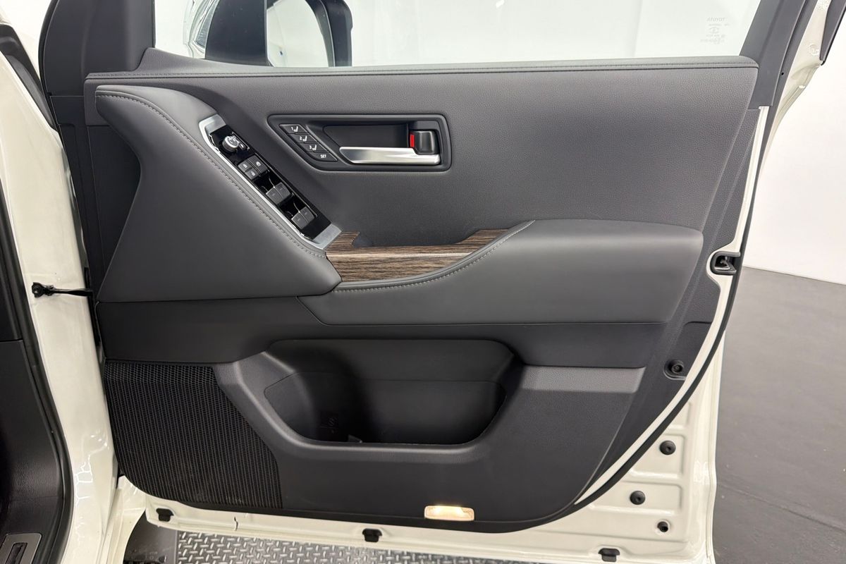 2023 Toyota Landcruiser Sahara FJA300R