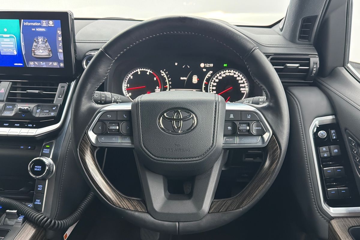 2023 Toyota Landcruiser Sahara FJA300R