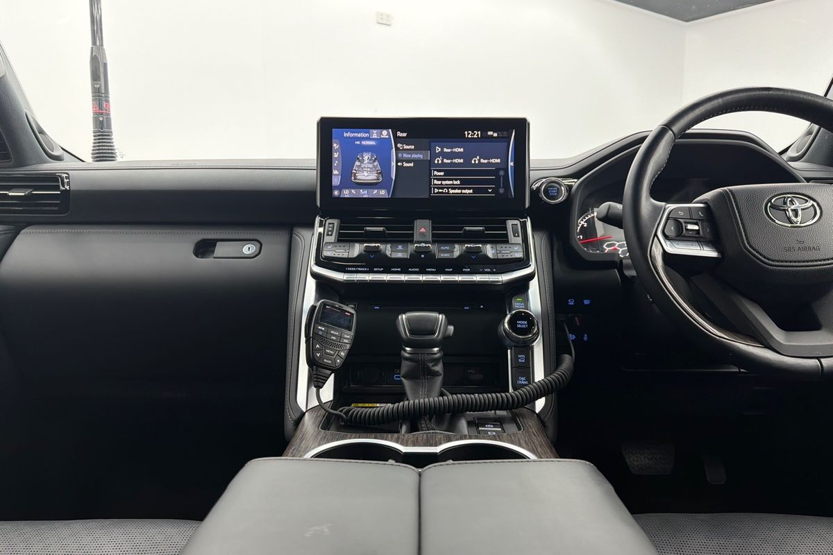 2023 Toyota Landcruiser Sahara FJA300R