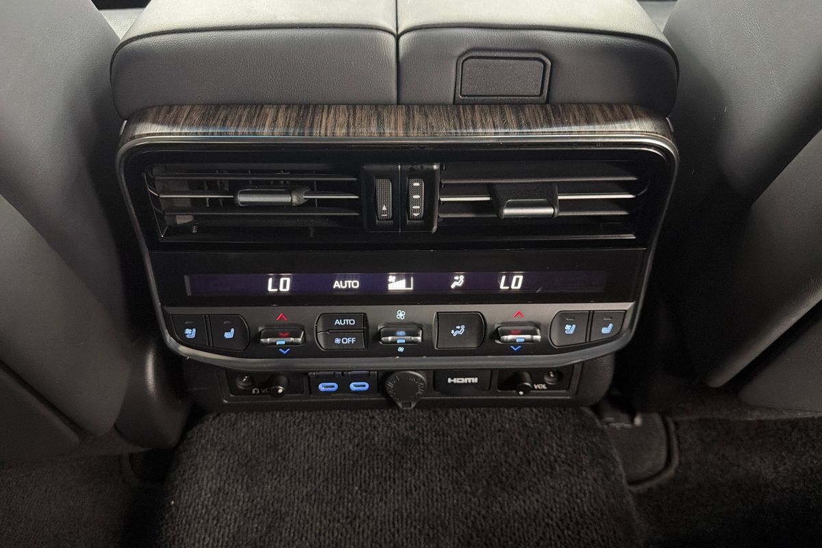2023 Toyota Landcruiser Sahara FJA300R
