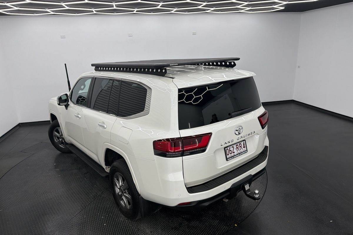 2023 Toyota Landcruiser Sahara FJA300R