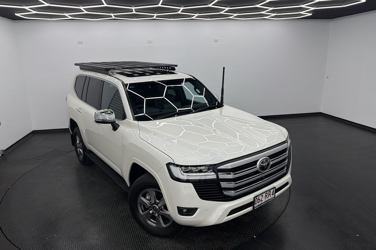 2023 Toyota Landcruiser Sahara FJA300R