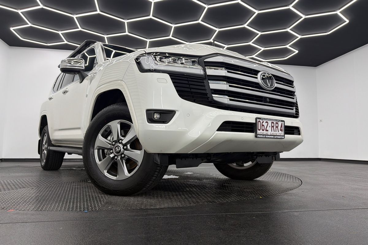 2023 Toyota Landcruiser Sahara FJA300R