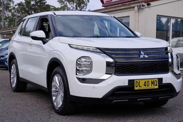 2024 Mitsubishi Outlander ES ZM