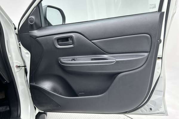 2022 Mitsubishi Triton GLX MR Rear Wheel Drive thumb-17