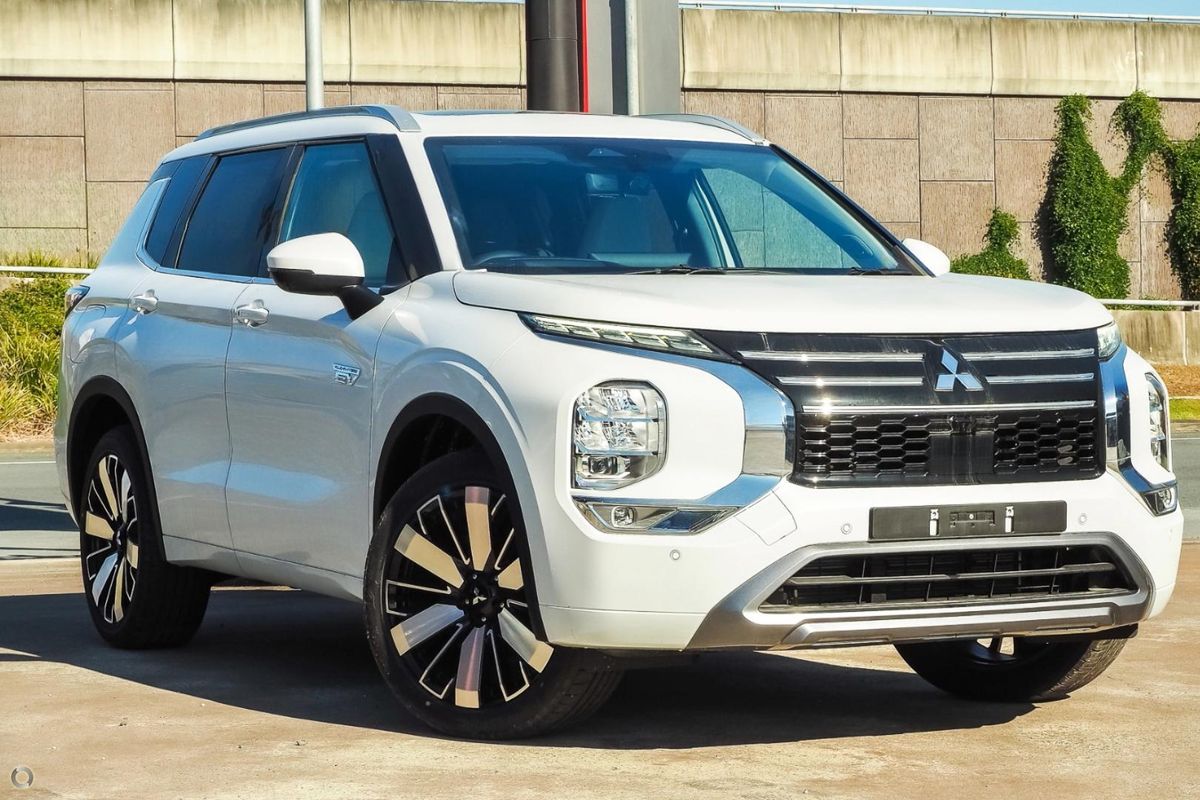 2025 Mitsubishi Outlander PHEV Exceed ZM