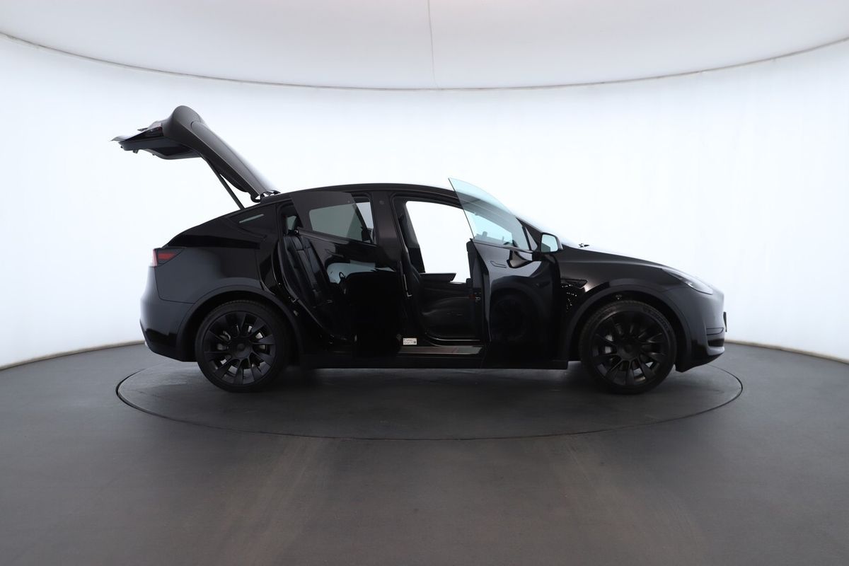 2023 Tesla Model Y Rear-Wheel Drive