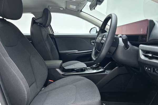 2024 Kia K4 S CL4m thumb-12